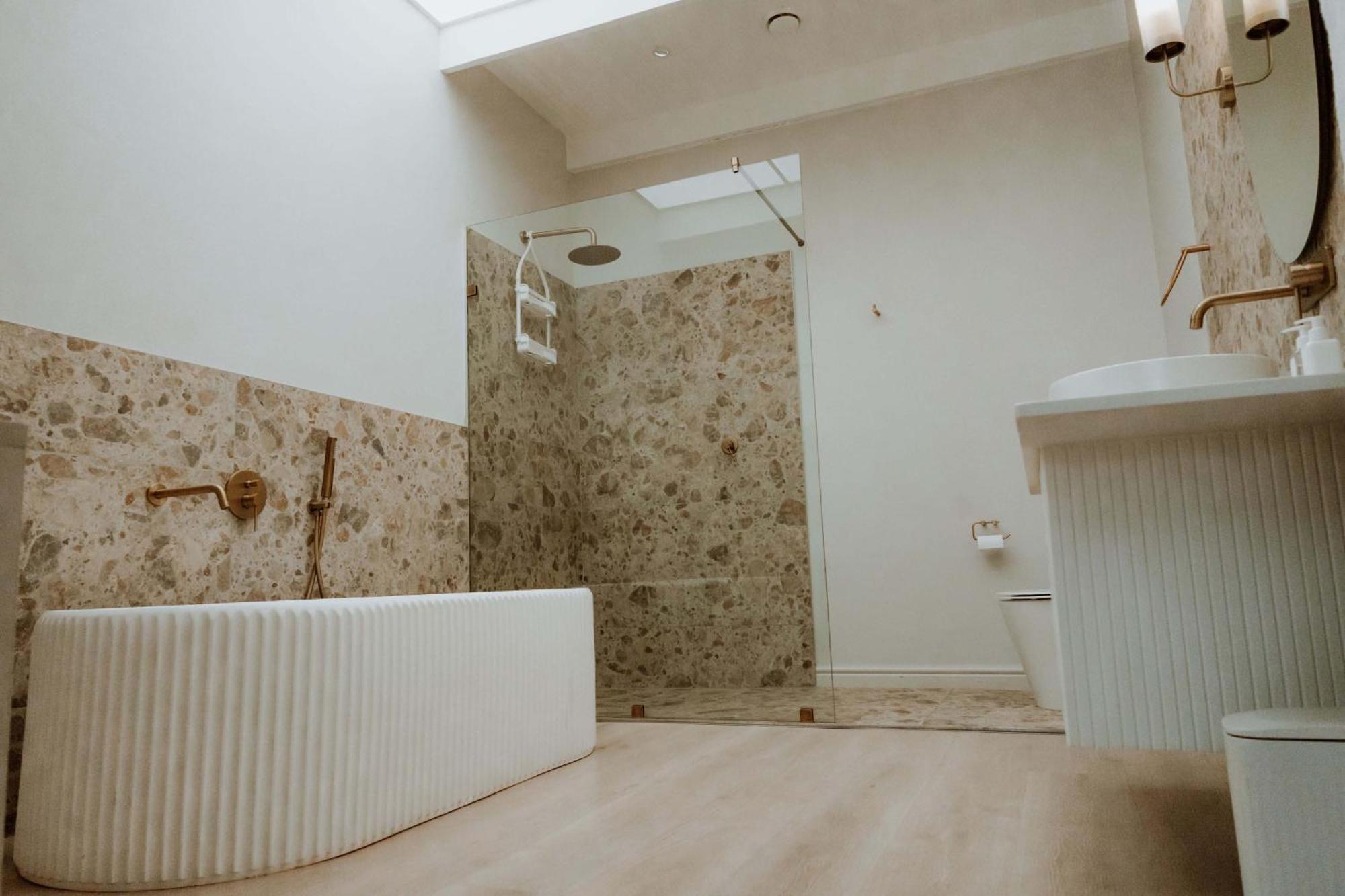 Отель Cornerstone Manor Катху Экстерьер фото