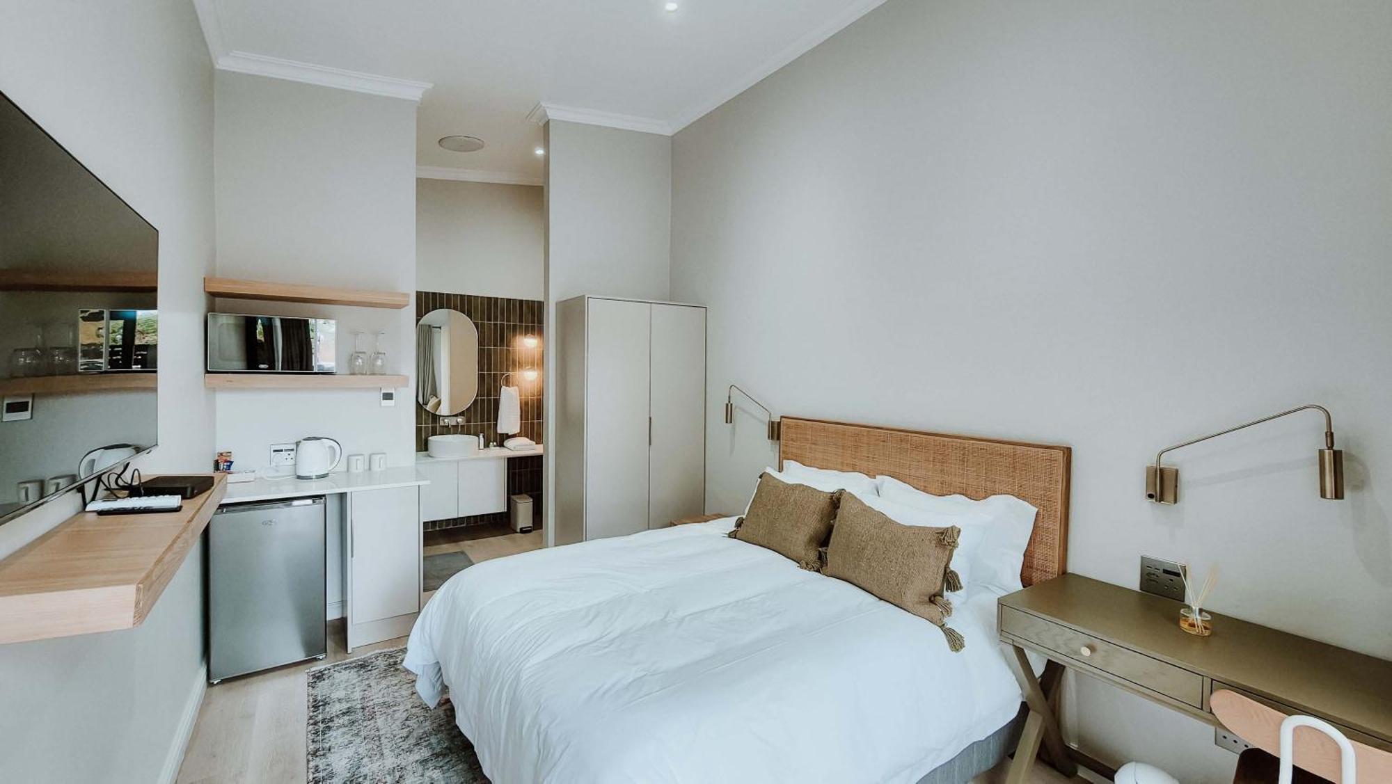 Отель Cornerstone Manor Катху Экстерьер фото