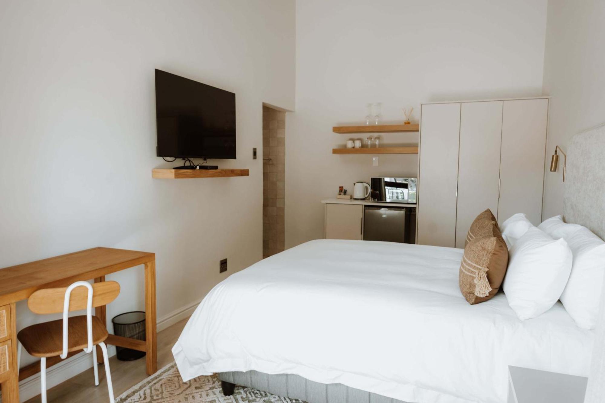 Отель Cornerstone Manor Катху Экстерьер фото