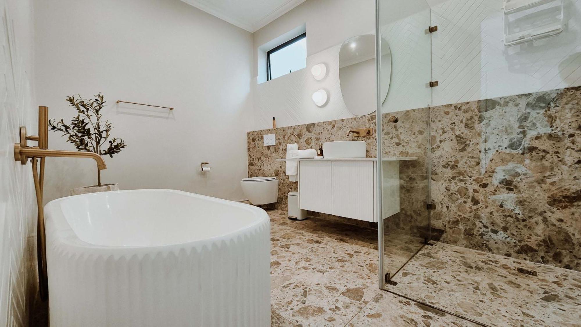 Отель Cornerstone Manor Катху Экстерьер фото