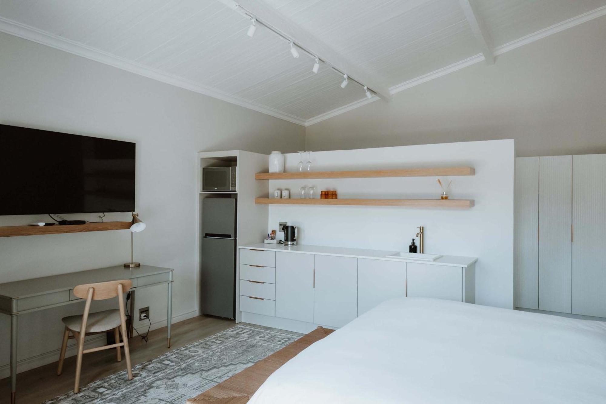 Отель Cornerstone Manor Катху Экстерьер фото