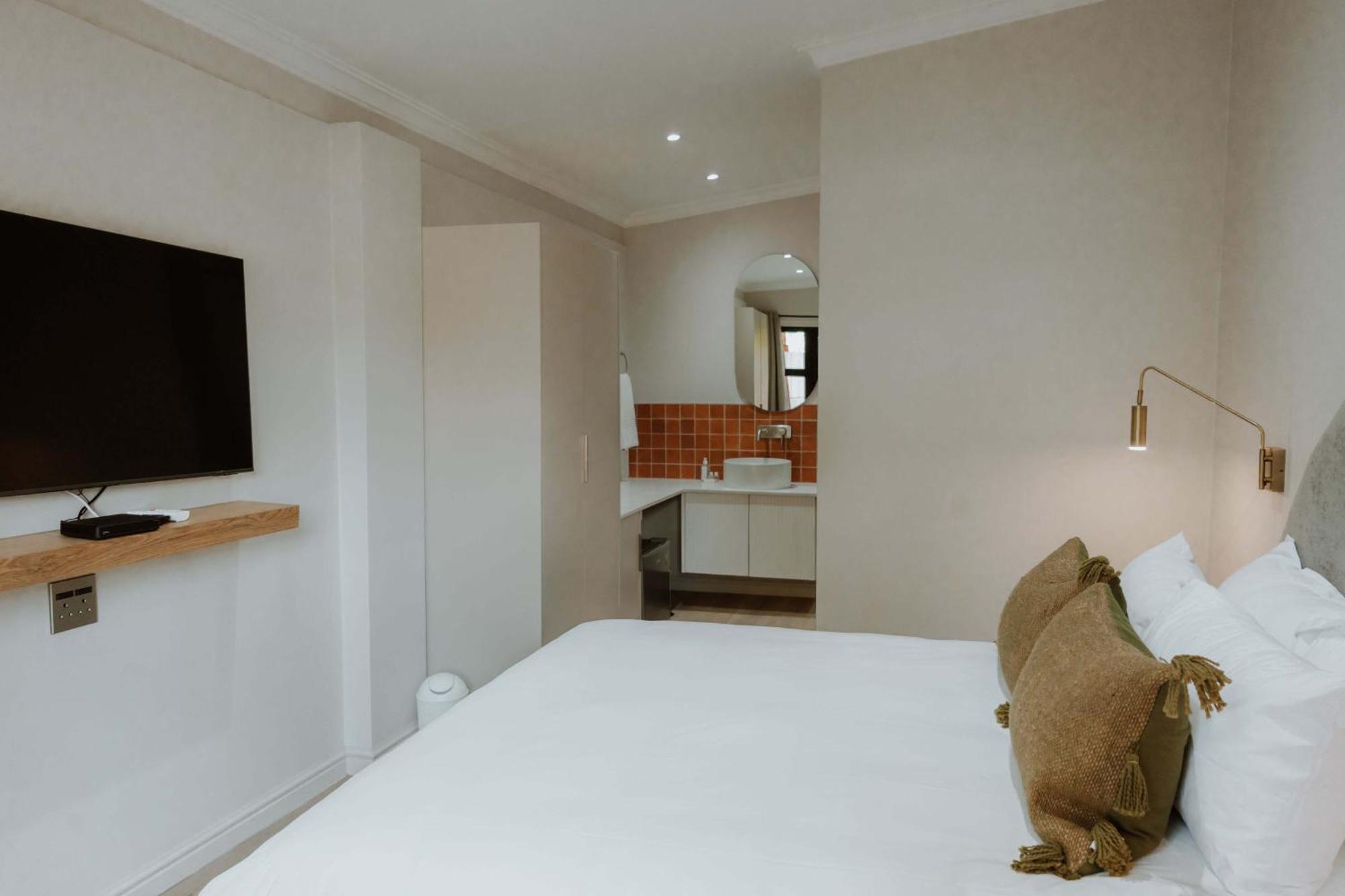 Отель Cornerstone Manor Катху Экстерьер фото