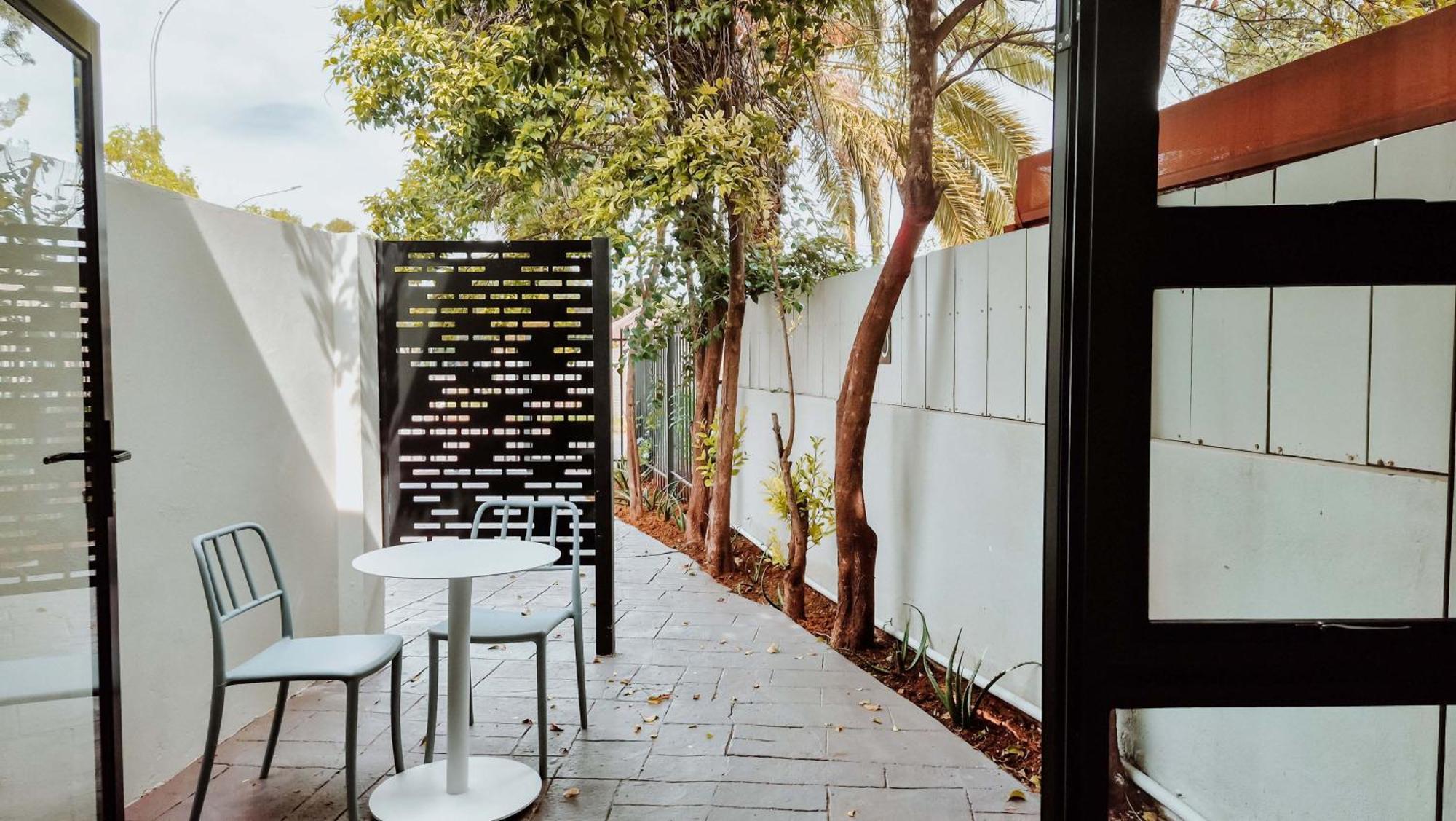 Отель Cornerstone Manor Катху Номер фото